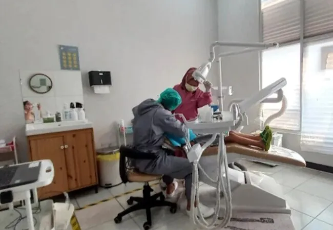 10 Dokter Gigi Cikarang, Harga Murah Rp.400.000, Rekomendasi Terbaik Untuk Scaling, Pemutihan, Dll.