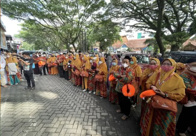 10 Travel Umroh Malang Terpercaya Resmi, Harga Murah Rp.17.950.000
