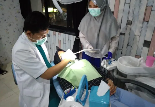 10 Rekomendasi Dokter Gigi Pontianak Terbaik, Harga Murah Rp.75.000, & Siap Menerima BPJS
