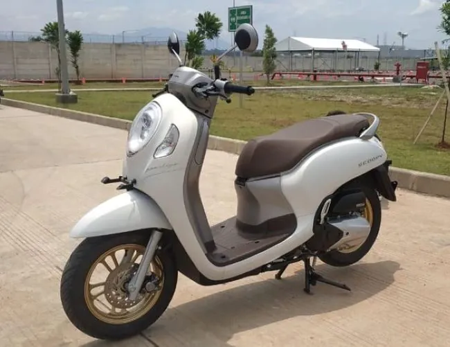 Morena Rent Sewa Motor Bekasi - Photo by Grid Oto