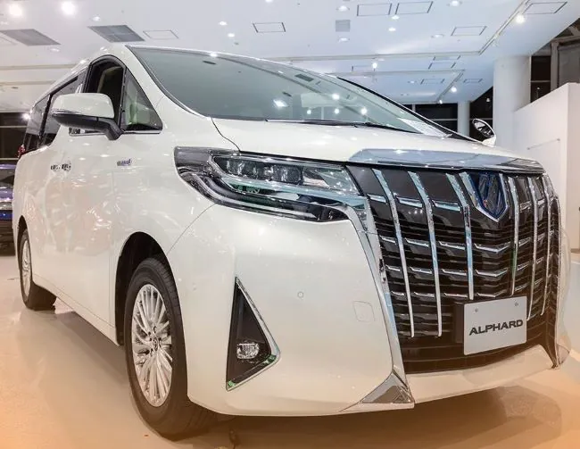 Jakarta Rental Alphard Rental Mobil Cempaka Putih - Photo by Qoala