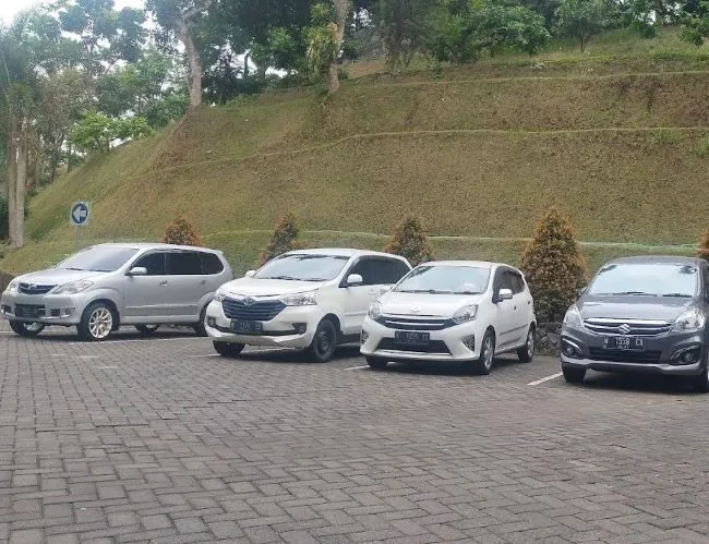 Naila Trans Rental Mobil Krian - Photo by Business Site